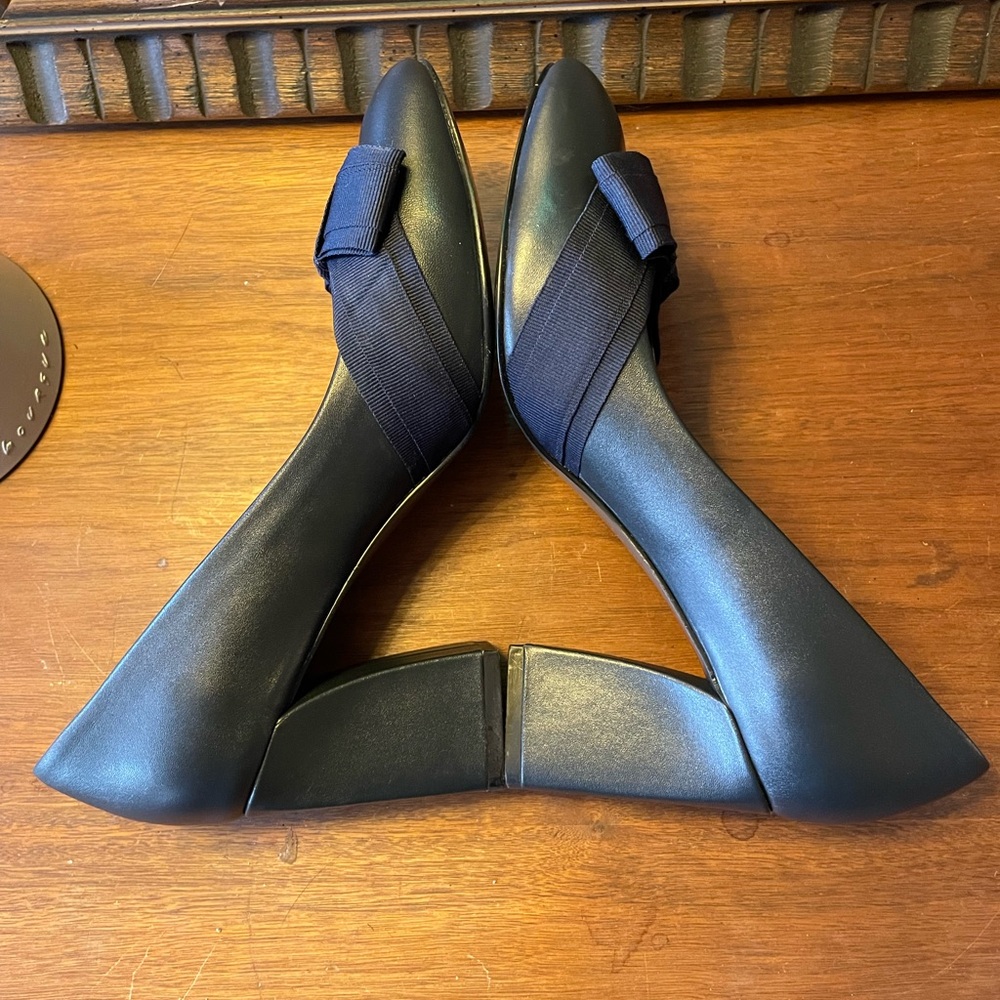 Brooks Brothers Red Fleece Navy Pump Heels - Picture 6 of 9